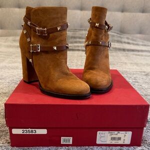 Valentino Garavani Rockstud Tan Ankle Boots